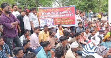 श्वेता हॉस्पिटल की संचालक डॉक्टर मनियारो कुजूर के निलंबन की मांग को लेकर ग्रामीणों ने फिर किया चक्काजाम…
