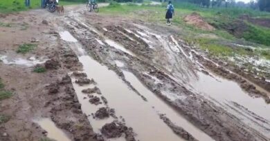 रेल कॉरिडोर निर्माण एजेंसी की लापरवाही से टूटा बांध, ग्रामीणों की परेशानी बढ़ी…