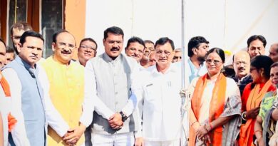 भाजपा जिला कार्यालय में कैबिनेट मंत्री लखनलाल देवांगन ने फहराया तिरंगा, उत्सव के साथ दिखा देश प्रेम का उत्साह…