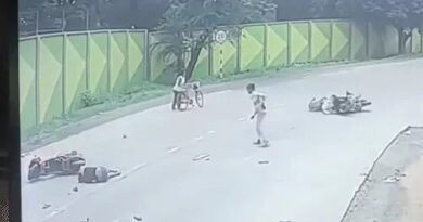 तेज़ रफ़्तार में ओवरटेक करते दो बाइक की टक्कर, 3 युवक घायल…